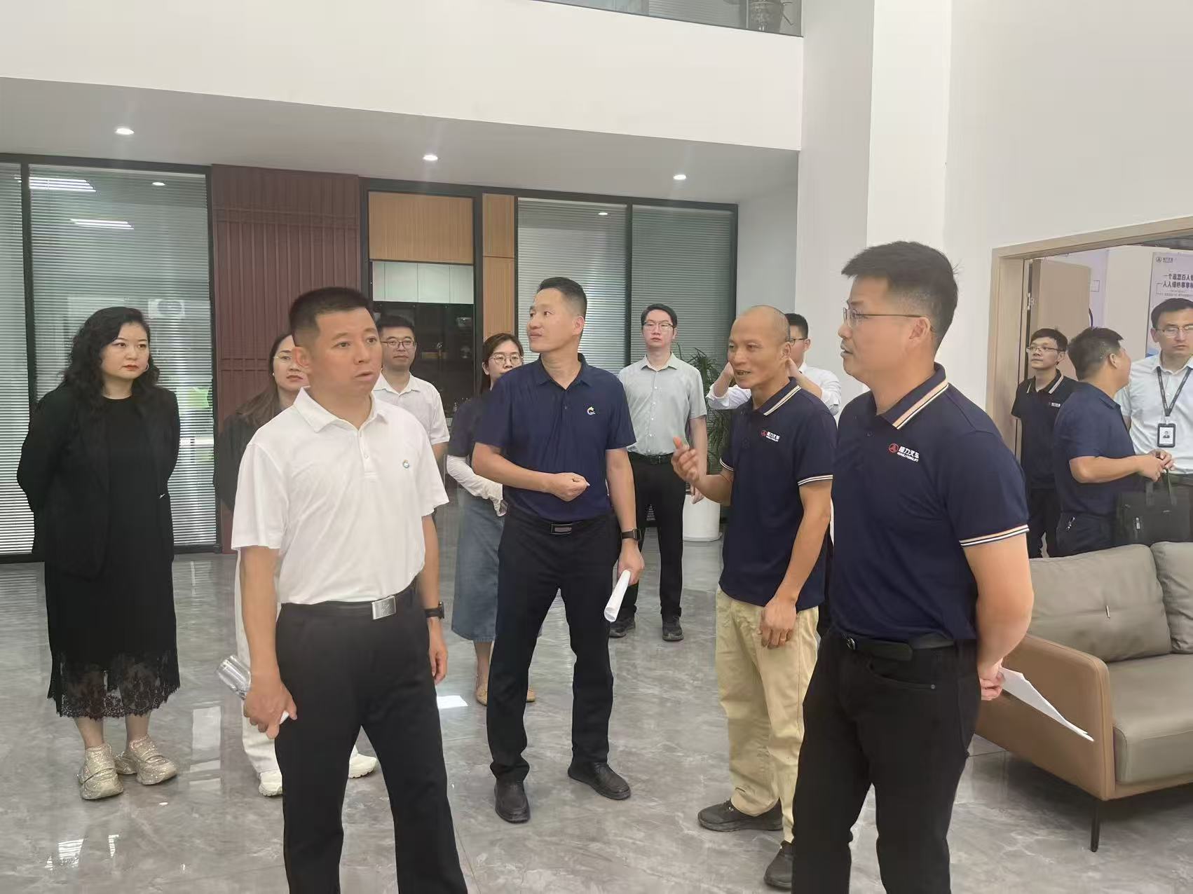 Municipal leaders visited Guangdong Hengli Forklift Co., Ltd. for inspection and guidance